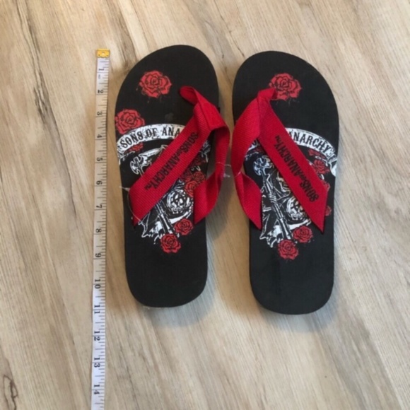 BNWT Sons of Anarchy Black and Red Skull Flip Flops - Picture 5 of 5